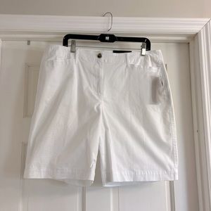 Kim Rogers super stretch  size 16 Bermuda shorts